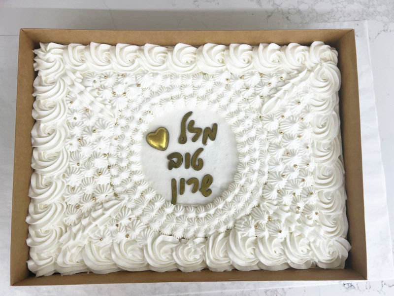 עוגת יום הולדת מלבנית חגיגית